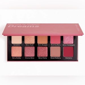 🐆Berries And Cream Eye Shadow Palette!